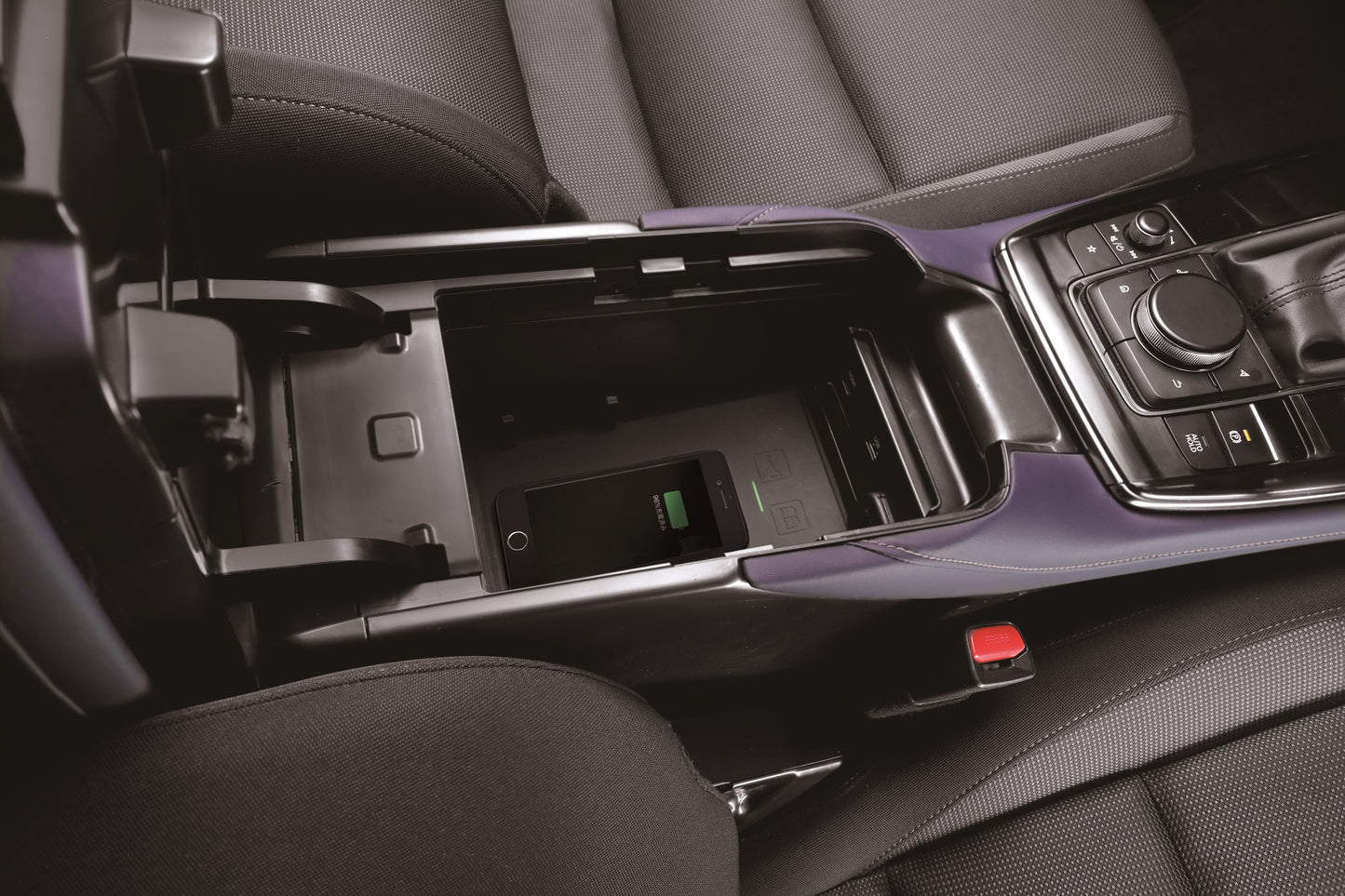 Mazda CX-30 DM 2019 Induktives Laden (Allradantrieb) DFR9-V7-440 Induktives Laden (Allradantrieb) Mazda