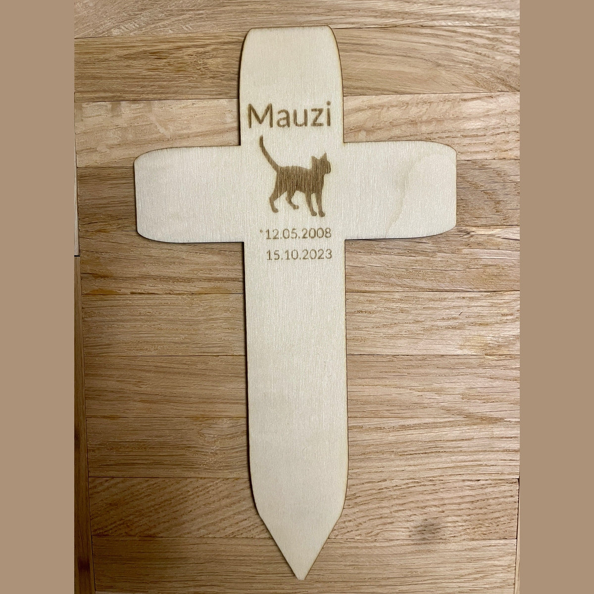 Trauerkreuz für Haustierbestattung – Persönliches Gedenkzeichen für Katze, Hund & Tier Kreuz Das Glückswerk