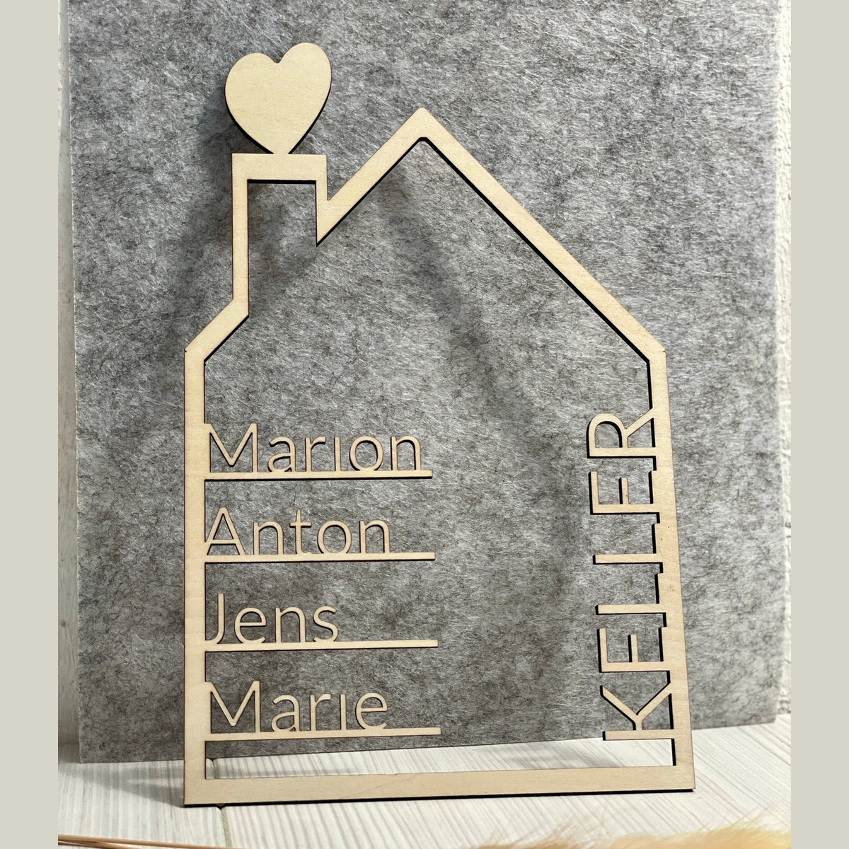 Türkranz Namensschild in Hausform aus Holz, personalisiert Türkranz Das Glückswerk