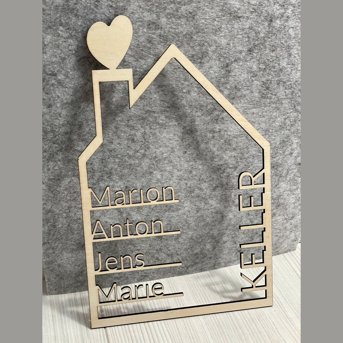 Türkranz Namensschild in Hausform aus Holz, personalisiert Türkranz Das Glückswerk
