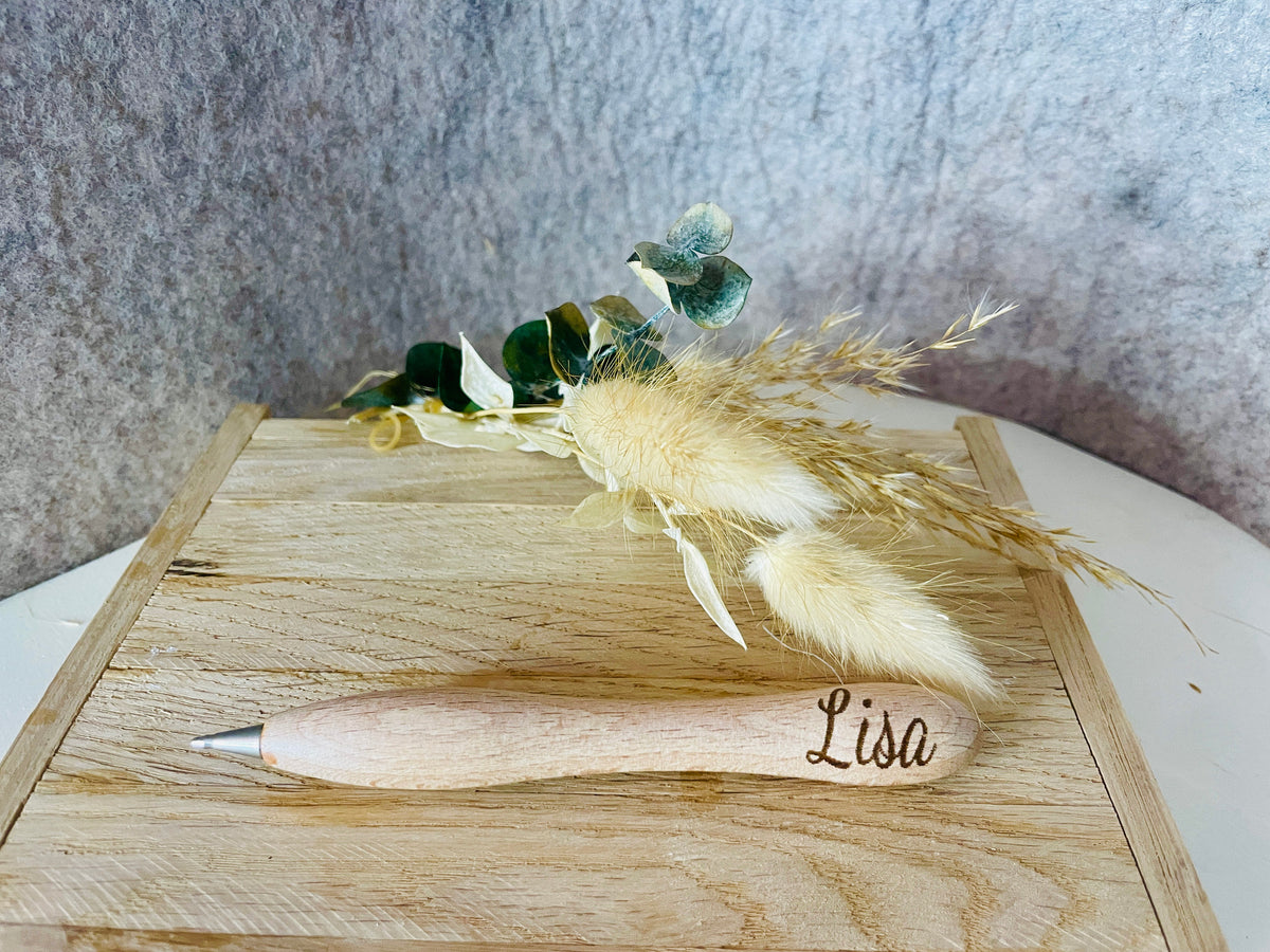 Kugelschreiber aus Holz, geschwungenes Design im Ganzen