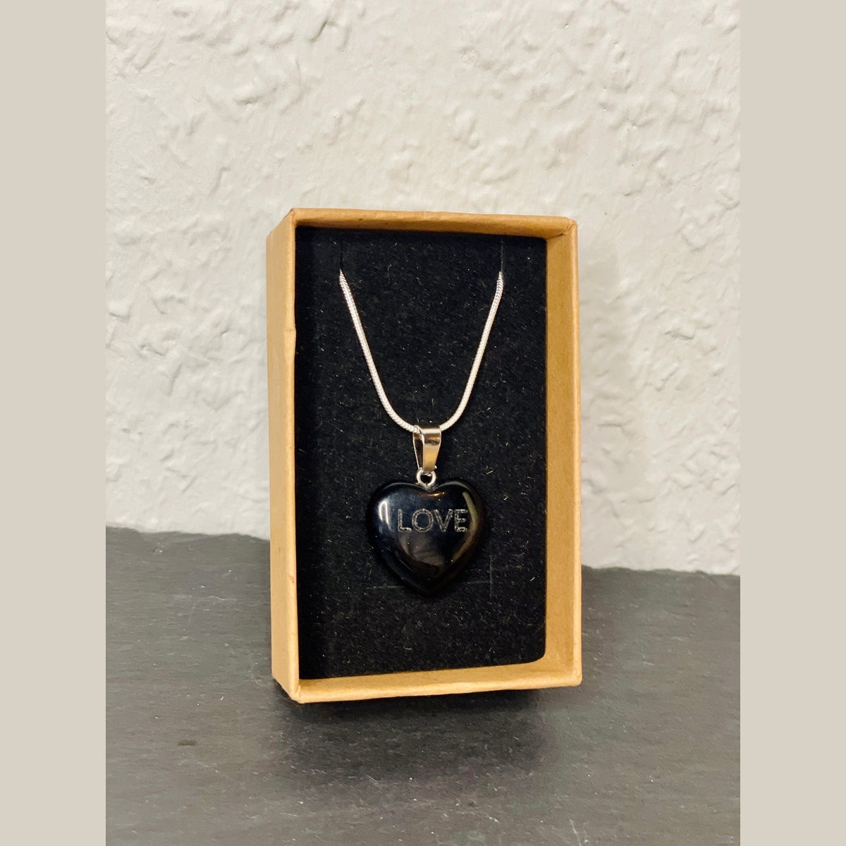 Halskette Herz aus obsidian Edelstein im Schmuckkästchen mit Wunschgravur Kette Das Glückswerk