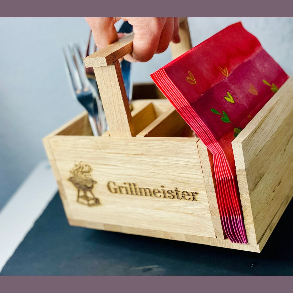 Grillkorb Besteckkorb individualisierbar aus Holz Besteckkorb Das Glückswerk