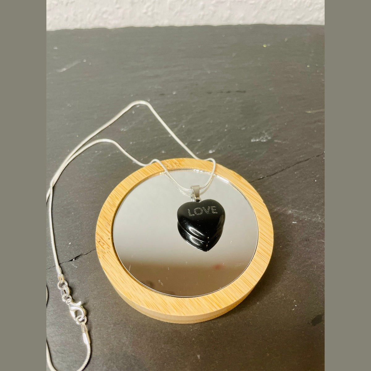 Halskette Herz aus obsidian Edelstein im Schmuckkästchen mit Wunschgravur Kette Das Glückswerk
