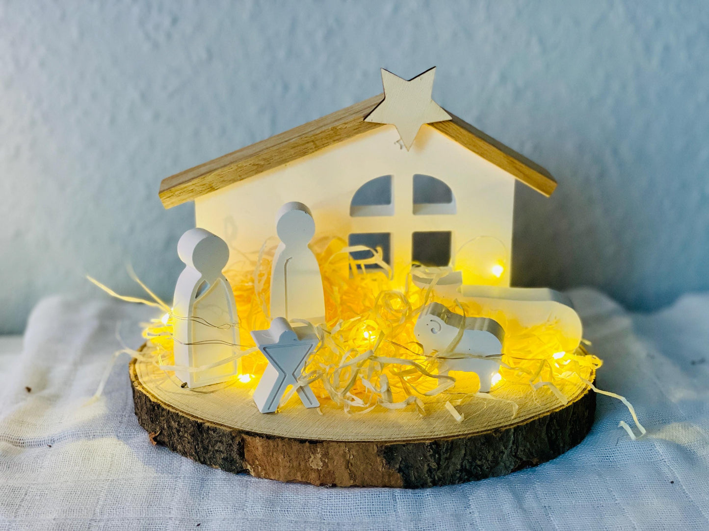 Krippe auf Baumscheibe - weihnachtliche adventsdekoration mit Maria Josef Jesus Das Glückswerk