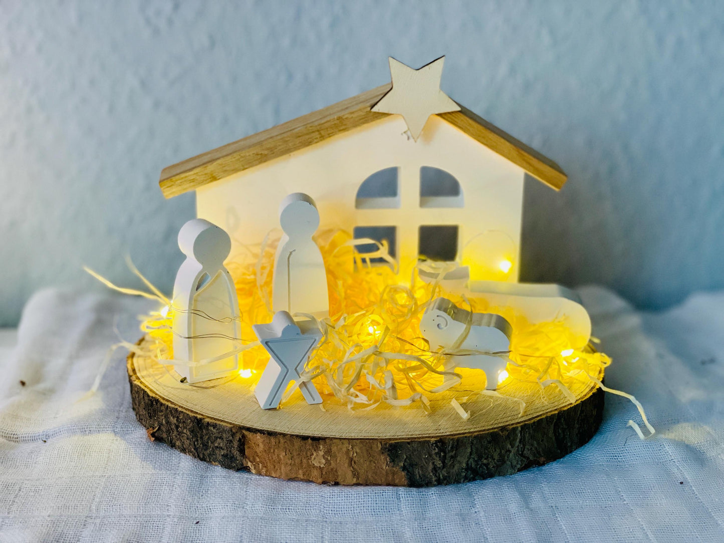 Krippe auf Baumscheibe - weihnachtliche adventsdekoration mit Maria Josef Jesus Das Glückswerk