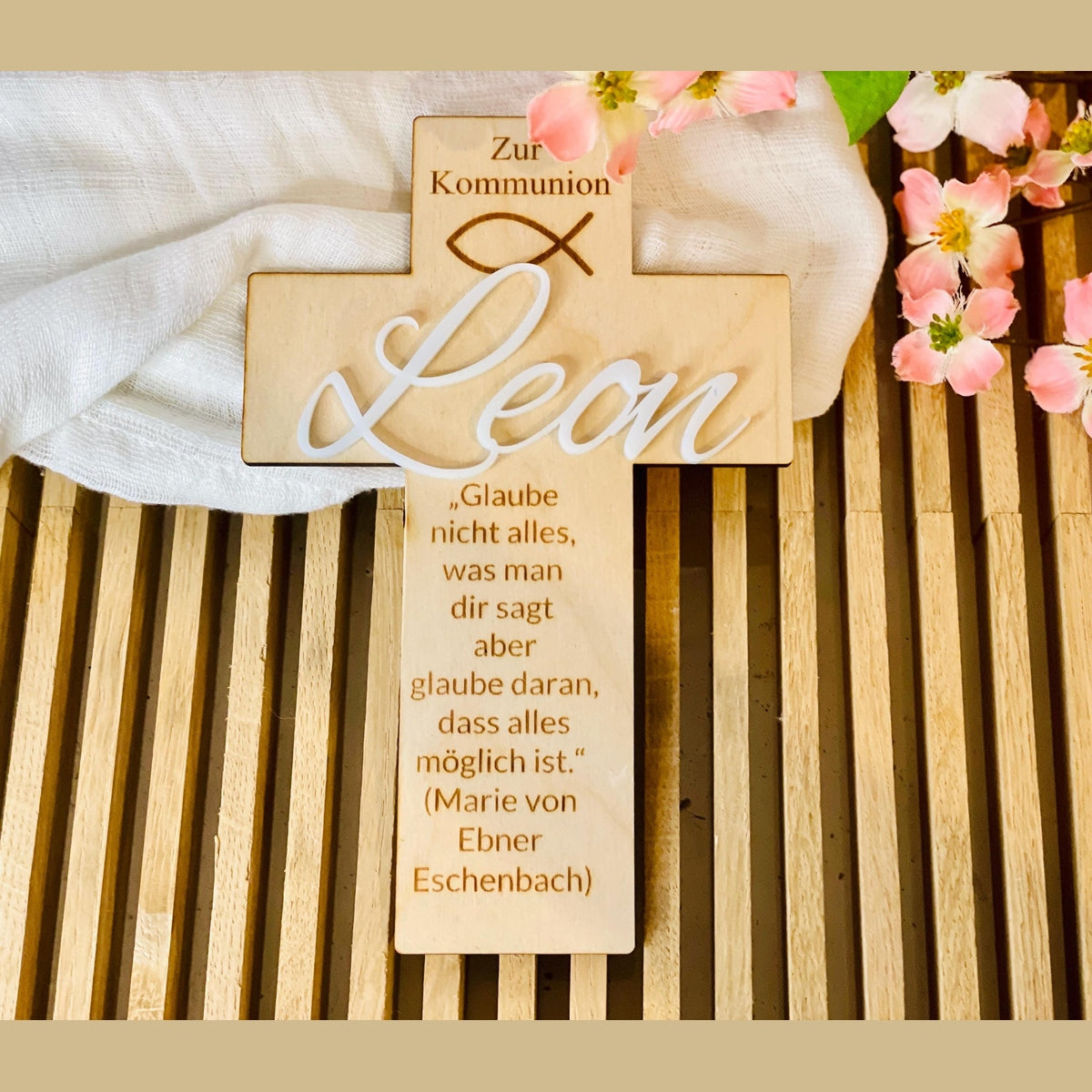 Christliches Geschenk zur Taufe oder Kommunion Kreuz mit Namen aus Acrylglas Kreuz Das Glückswerk