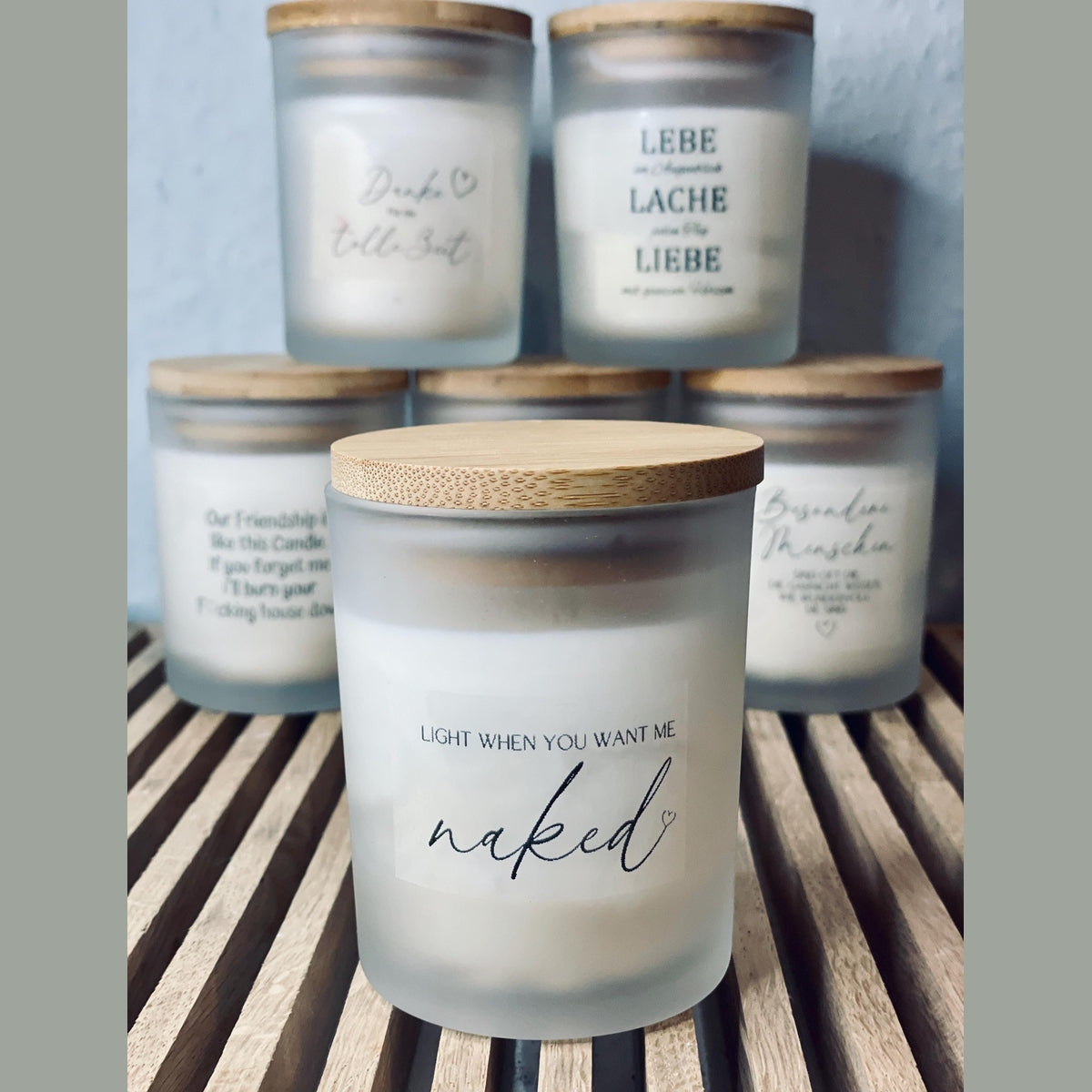 Handgemachte Sojawachs Kerze im Glas mit aholzdeckel und Aufschrift "Light when you want me naked" Kerze Das Glückswerk