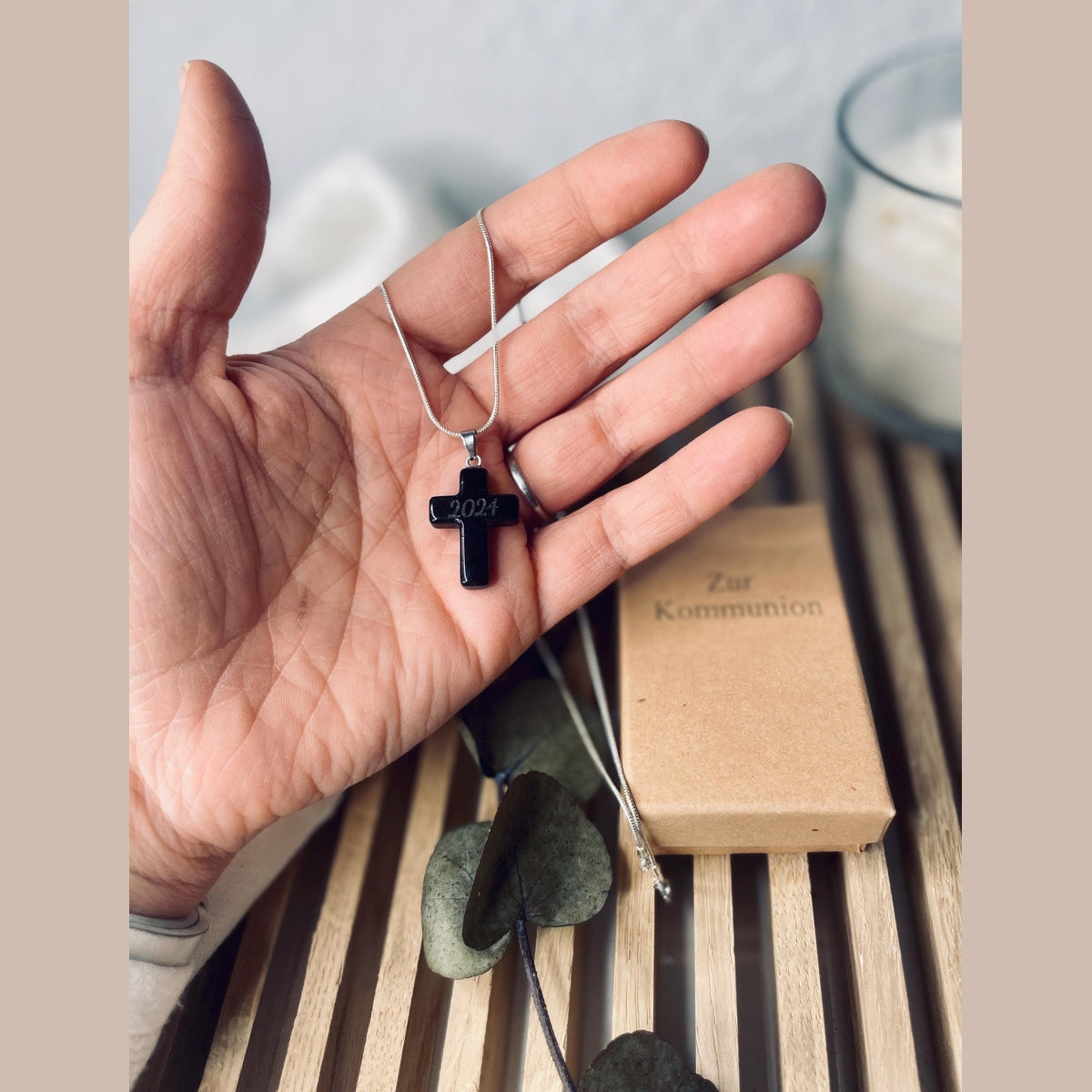 Halskette >> Kreuz << aus Obsidian Edelstein im Schmuckkästchen mit Wunschgravur Kette Das Glückswerk