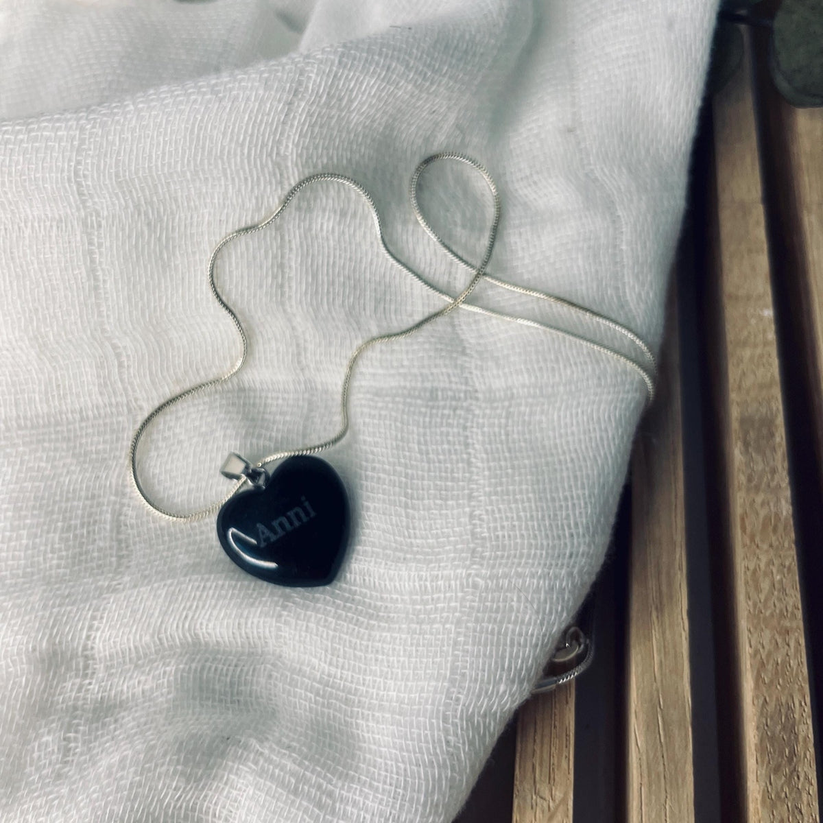 Halskette Herz aus obsidian Edelstein im Schmuckkästchen mit Wunschgravur Kette Das Glückswerk