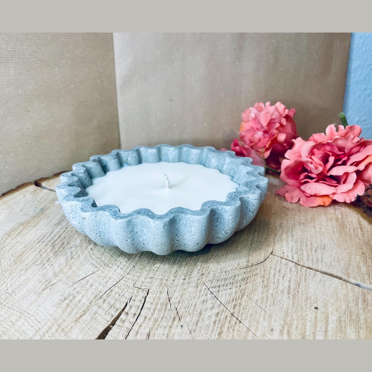 Betonkerze - edele Kerze in Blütenform im Geschenkkarton als Outdoor-Kerze oder Indoor Kerze mit Dauerdocht als Osterkerze Betonkerze Das Glückswerk