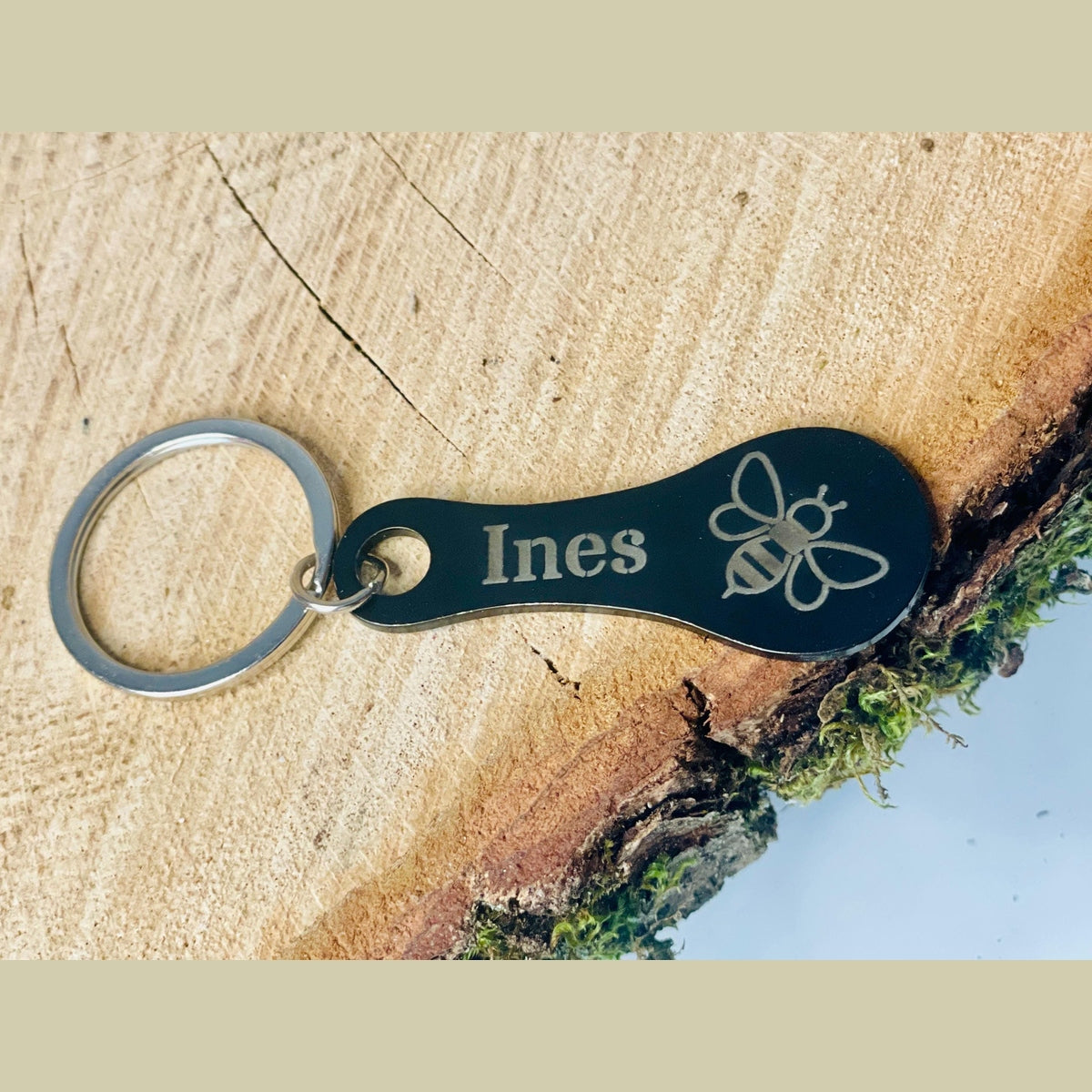 Personalisierter Einkaufswagenlöser als Schlüsselanhänger aus schwarz eloxiertem Metall mit Wunschgravur Schlüsselanhänger Das Glückswerk