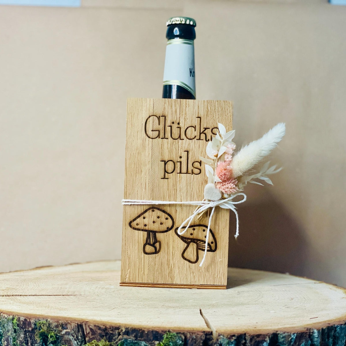 Flaschenbox aus Holz mit Gravur “Glückspilz” Flaschenbox Das Glückswerk