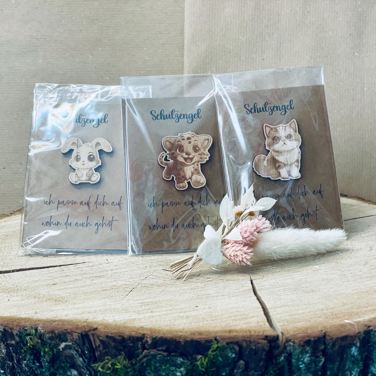 Taschenumarmung Glücksbringer mit Tier aus Holz Taschenwärmer Das Glückswerk