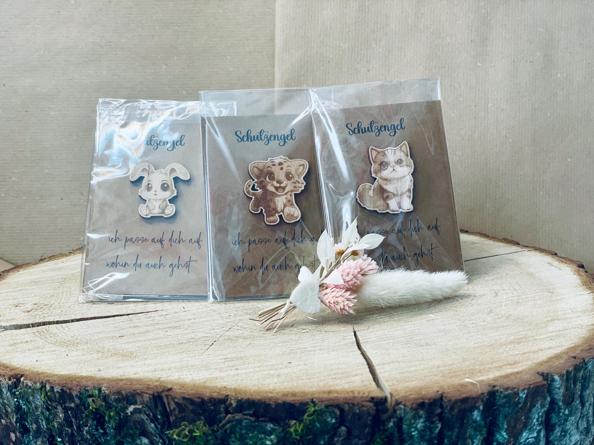 Taschenumarmung Glücksbringer Holztier, gelasert mit Spruch, kleines Geschenk, DasGlueckswerk, Dekoration, Wedding Favors, holz, papier