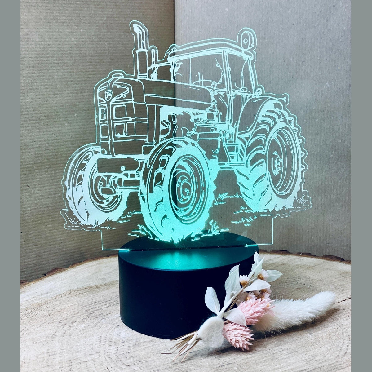 Nachttischlampe mit buntem LED Licht in Trecker Form, personalisieren möglich Nachtlicht Das Glückswerk