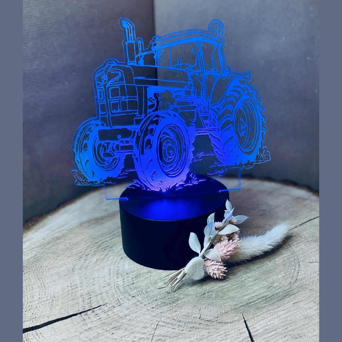 Nachttischlampe mit buntem LED Licht in Trecker Form, personalisieren möglich Nachtlicht Das Glückswerk