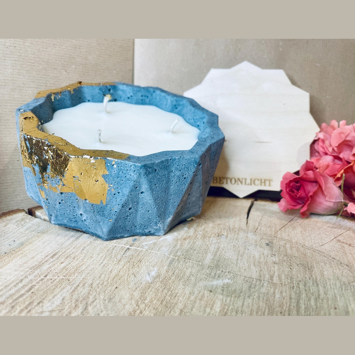 edele schlichte Indoor oder Outdoor Betonkerze „BLACK&GOLD“ mit Gravur "BETONLICHT" Betonkerze Das Glückswerk