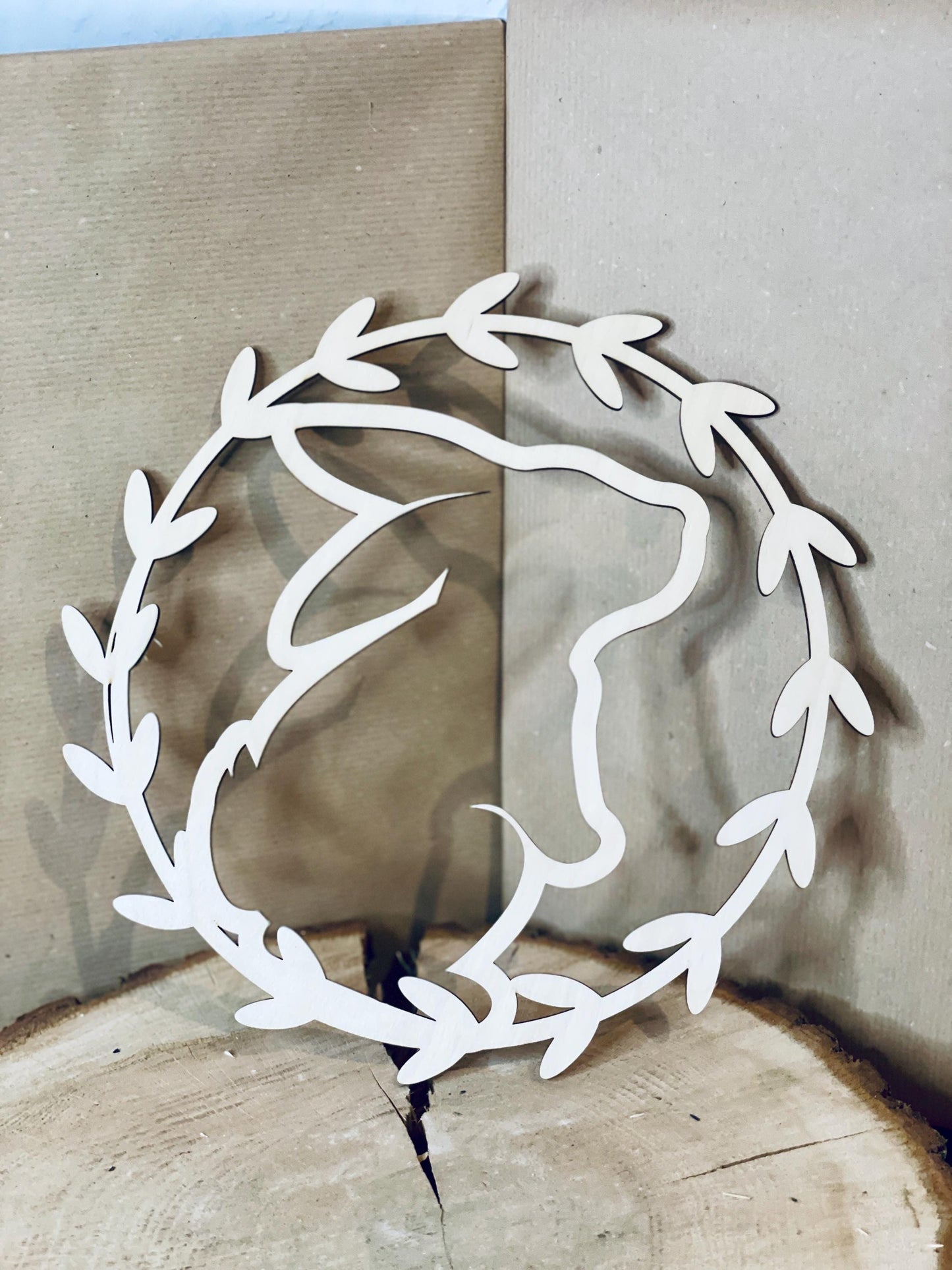 Holz-Osterhasen-Kranz 25 cm – Türdekoration, rustikale Frühlings- und Osterdekoration Das Glückswerk