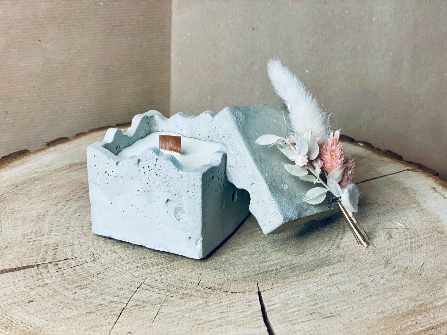 Betonkerze eckig mit Holzdocht, handgefertigte Kerze aus Beton und Wachs, Geschenk zum Einzug, DasGlueckswerk, Kerzen aus Beton, Accessories,