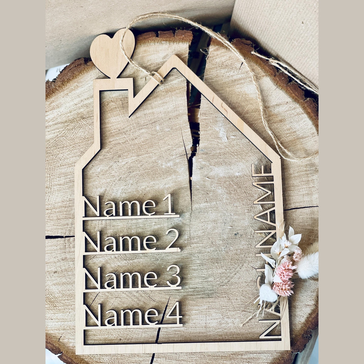 Türkranz Namensschild in Hausform aus Holz, personalisiert Türkranz Das Glückswerk