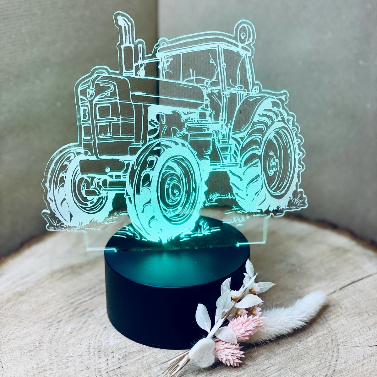 Nachttischlampe mit buntem LED Licht in Trecker Form, personalisieren möglich Nachtlicht Das Glückswerk