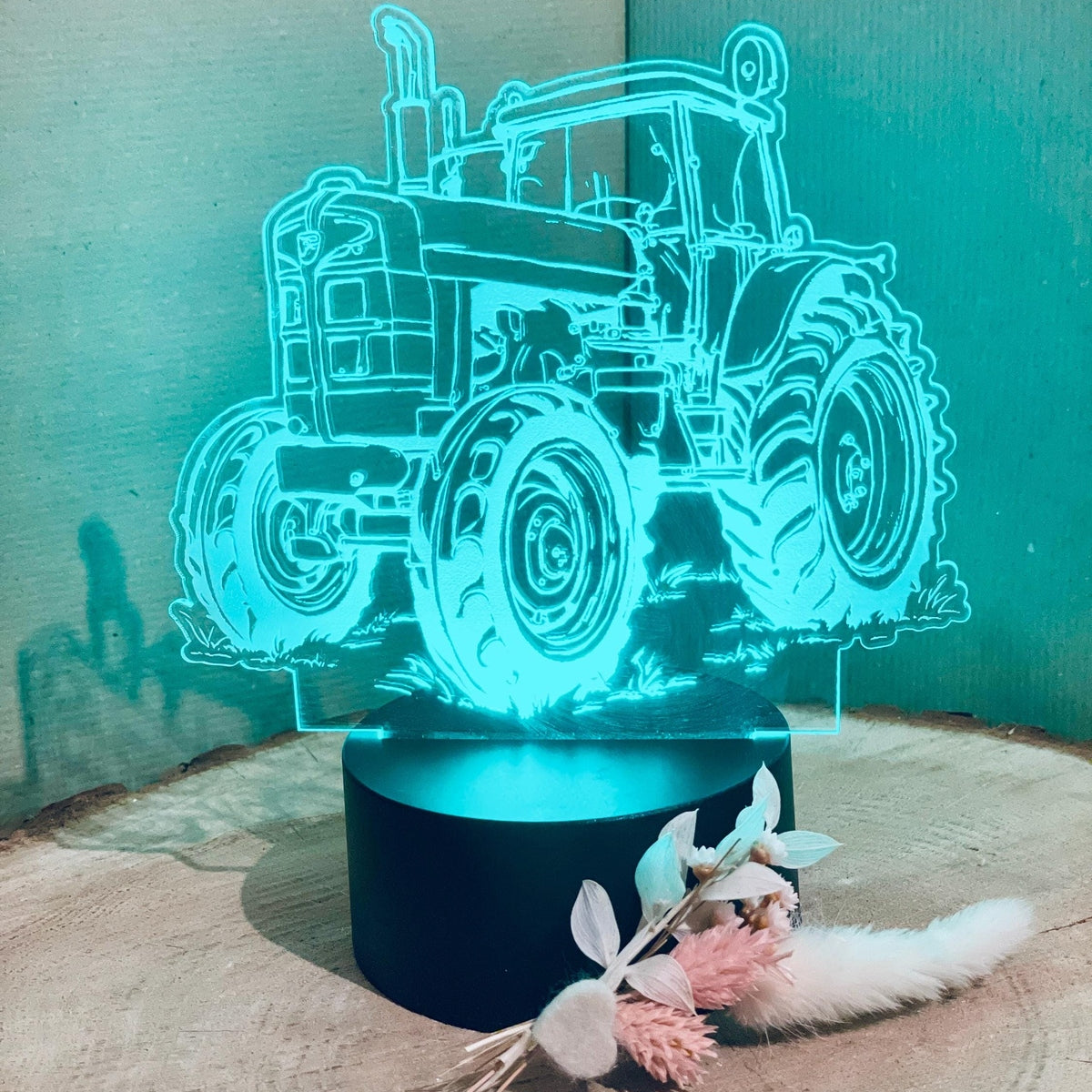 Nachttischlampe mit buntem LED Licht in Trecker Form, personalisieren möglich Nachtlicht Das Glückswerk