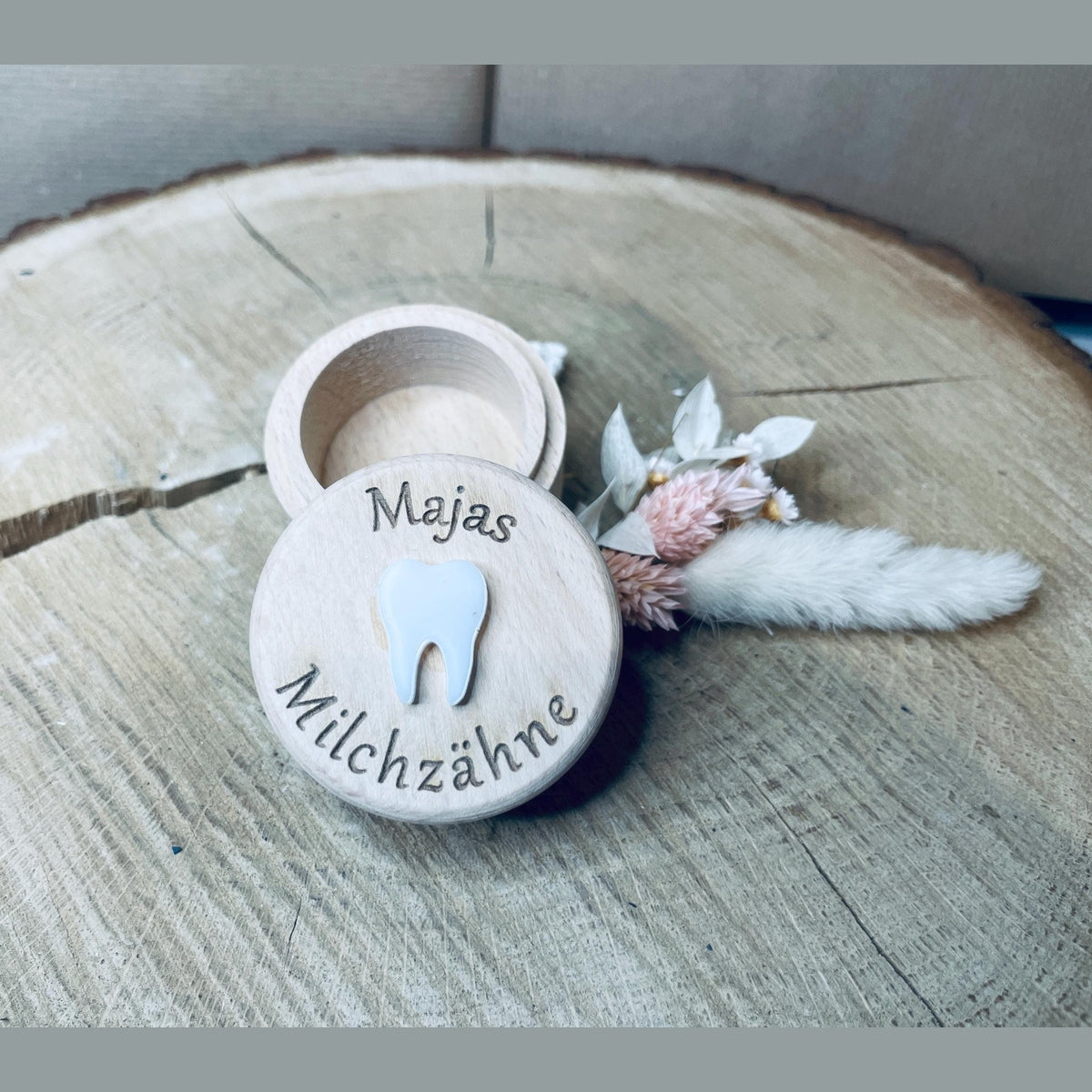 Personalisierte Zahndose aus Holz mit Acrylglas-Zahn – Erinnerungsstück für Milchzähne Zahndose Das Glückswerk