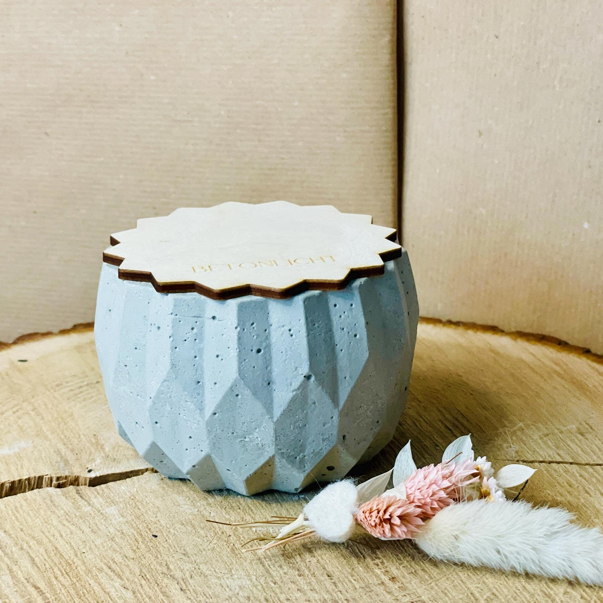 Edele eckige handmade Betonkerze „Betonlicht“ – langlebige Dekokerze mit Gravur, Dauerdocht für stimmungsvolles Licht Betonkerze Das Glückswerk