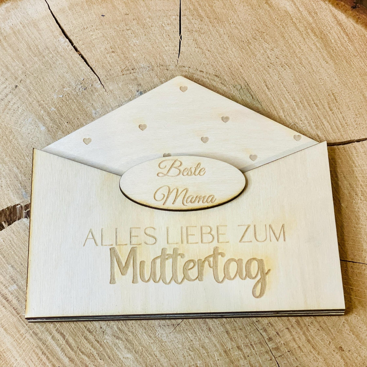 Ein besonderer Briefumschlag aus Holz mit Gravur – Perfekt zum Muttertag! Geschenkkarte Das Glückswerk