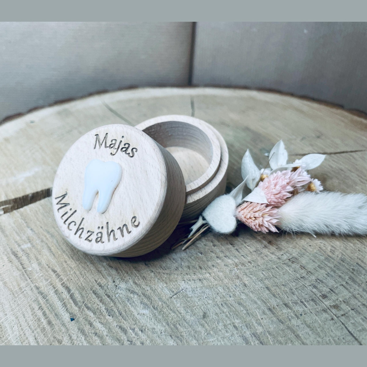 Personalisierte Zahndose aus Holz mit Acrylglas-Zahn – Erinnerungsstück für Milchzähne Zahndose Das Glückswerk