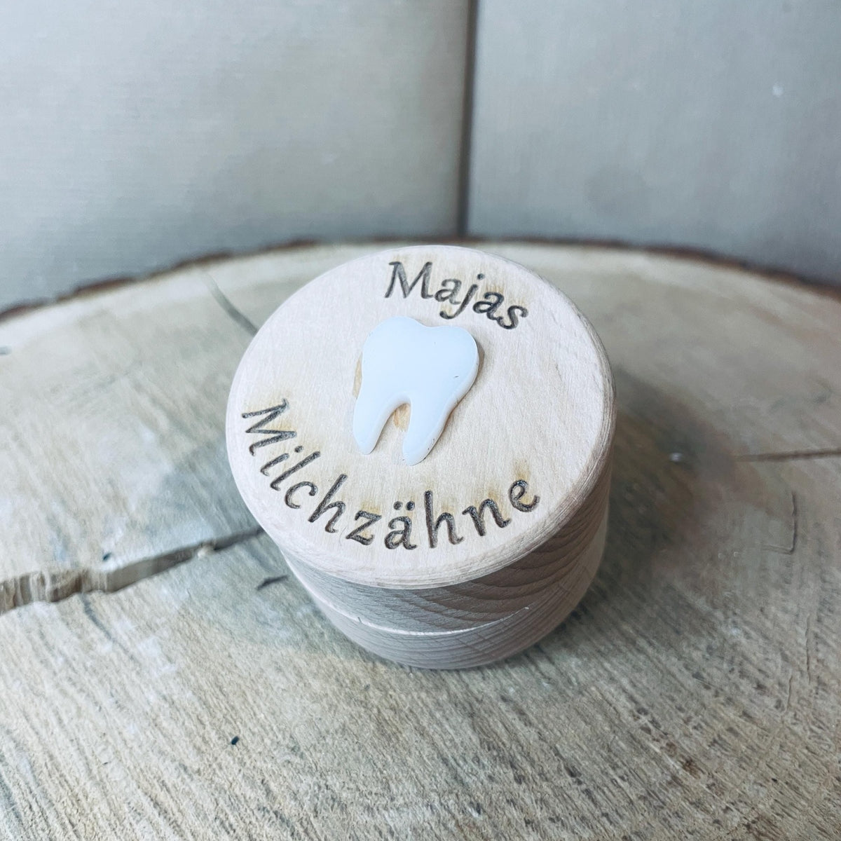 Personalisierte Zahndose aus Holz mit Acrylglas-Zahn – Erinnerungsstück für Milchzähne Zahndose Das Glückswerk