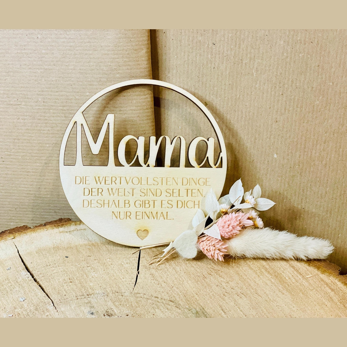Dekorations-Holzkranz „Mama“ – Die wertvollsten Dinge der Welt sind selten, deshalb gibt es dich nur einmal Türkranz Das Glückswerk