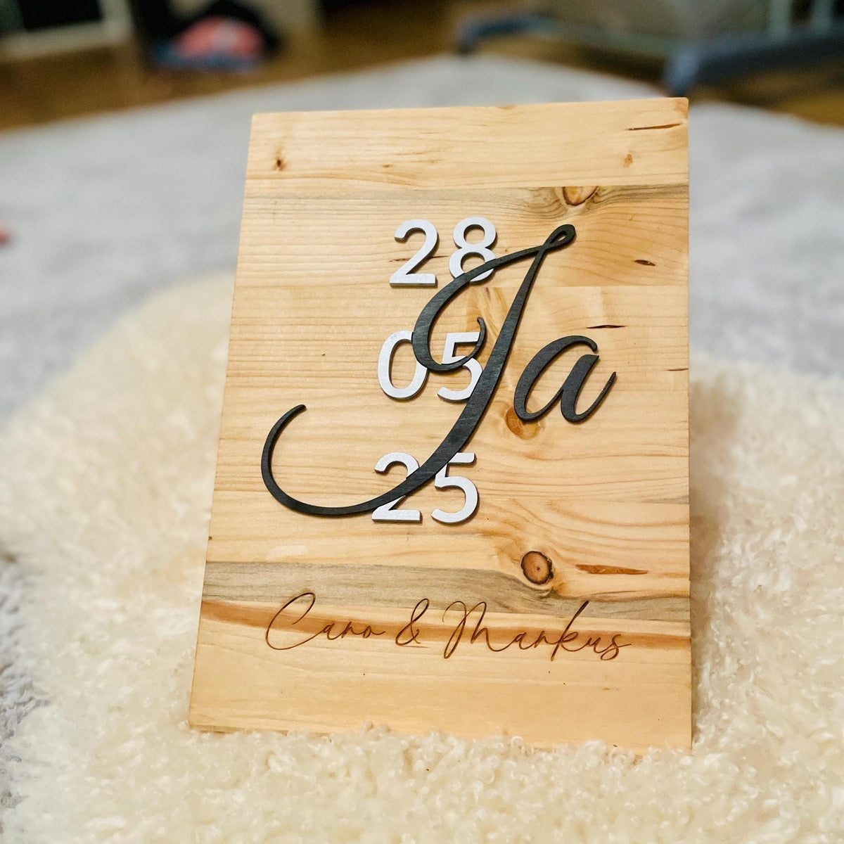 Personalisierte Holzbild mit Namen, Datum und 3D-Buchstaben – Das besondere Hochzeitsgeschenk Schild Das Glückswerk