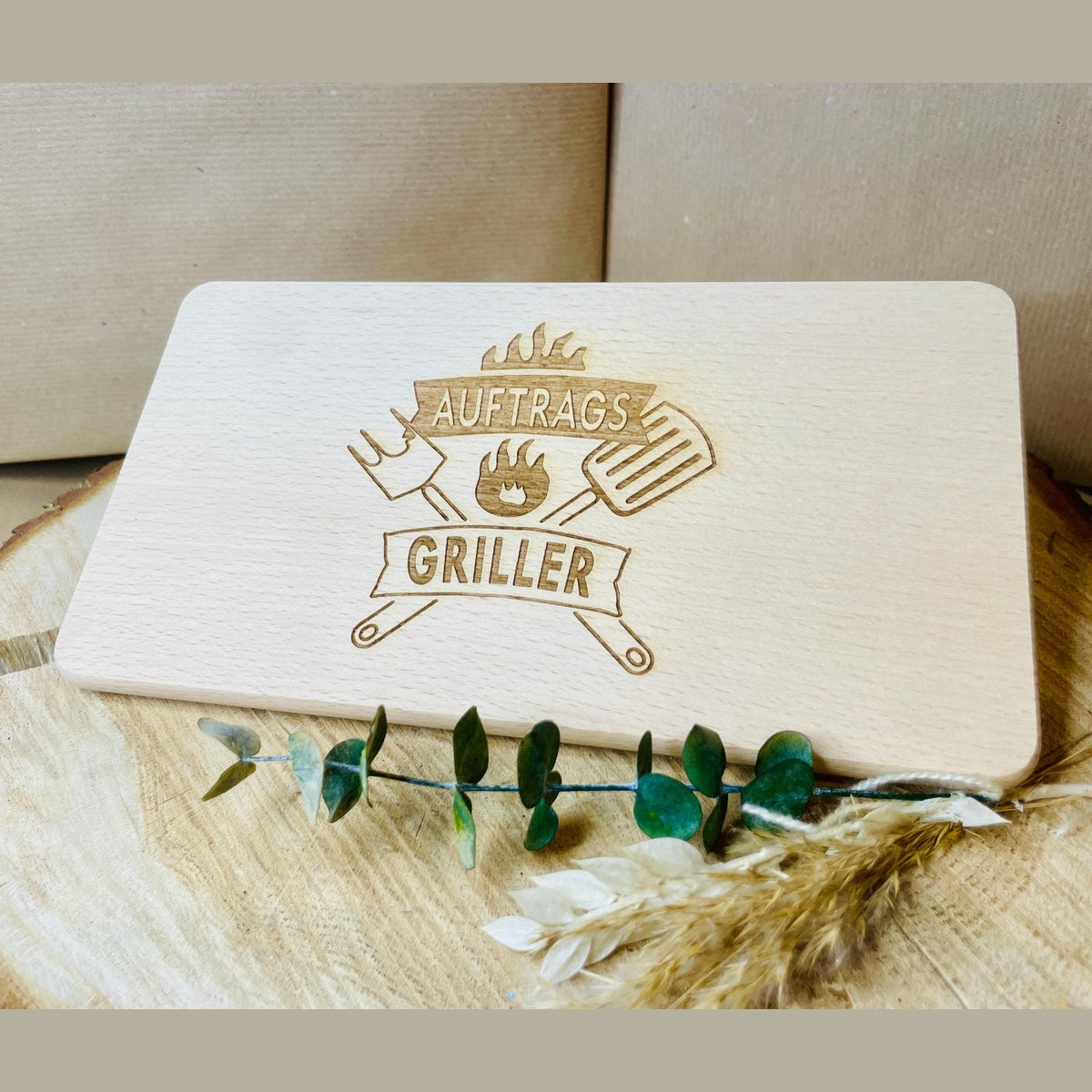 Kleines graviertes Brettchen für den Auftragsgriller – Perfektes Geschenk für Papa, Freunde und Grillliebhaber Brettchen Das Glückswerk