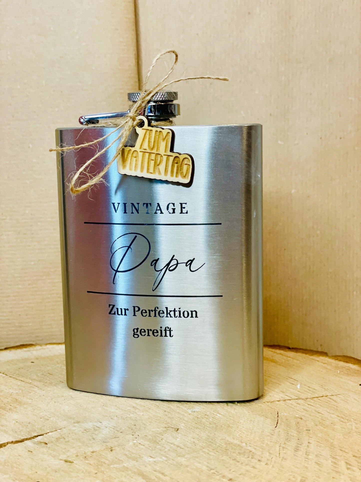 Persönlicher Flachmann mit Gravur – Das perfekte Geschenk für Papa Das Glückswerk