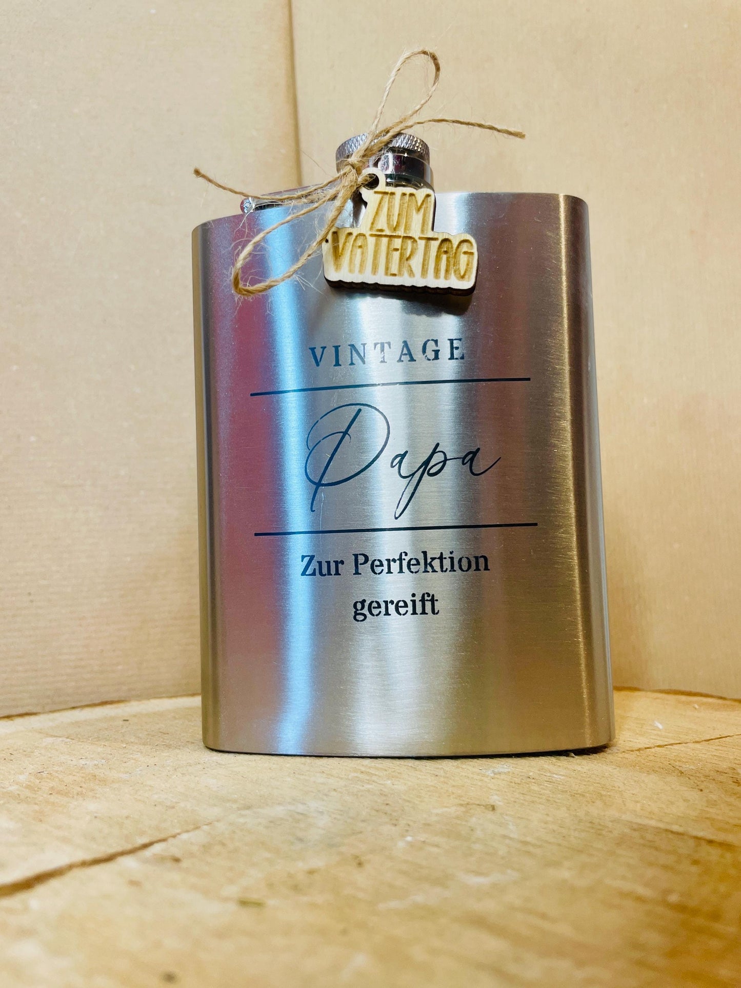 Persönlicher Flachmann mit Gravur – Das perfekte Geschenk für Papa Das Glückswerk