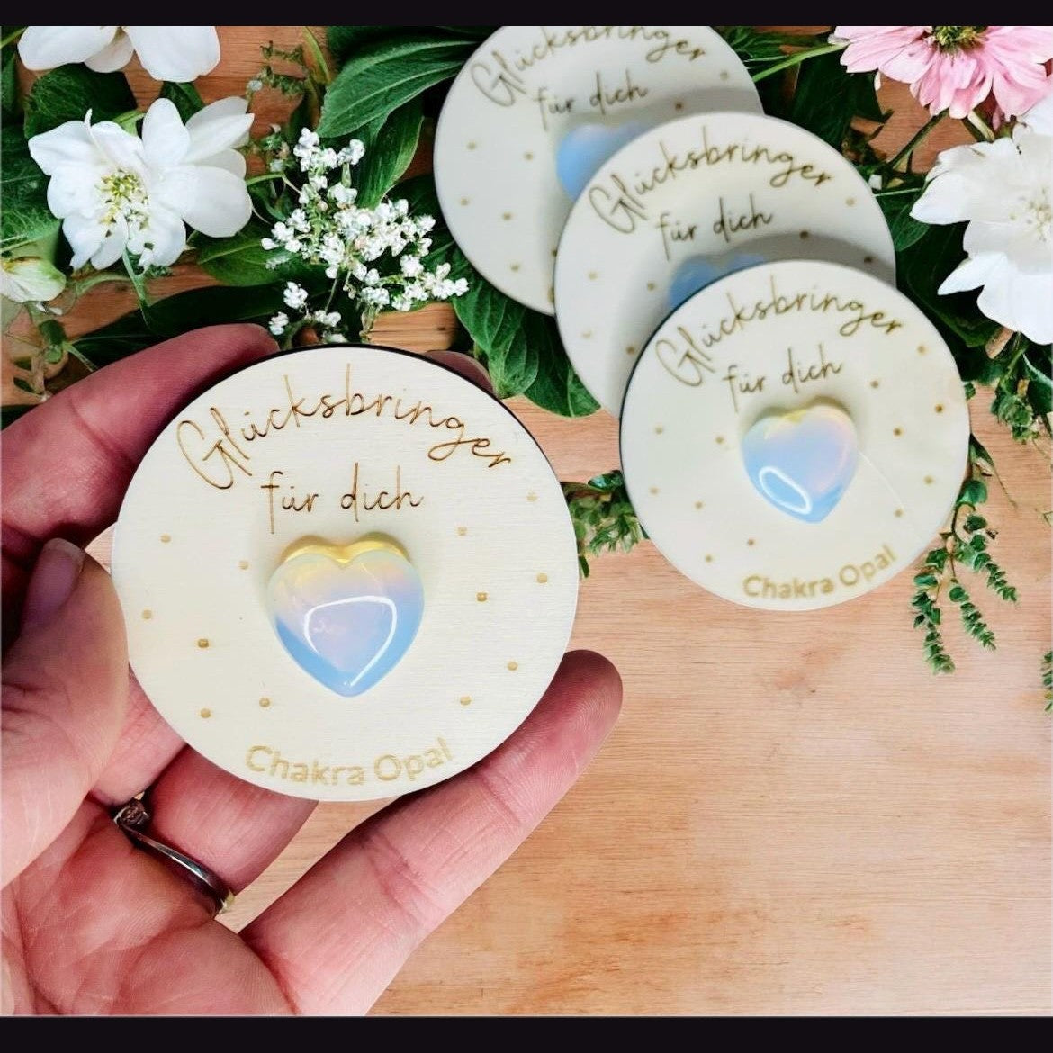 Glücksbringer mit chakra opal in Herzform Geschenk Das Glückswerk