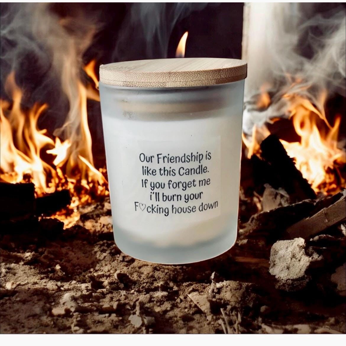 Handgemachte Sojawachs Kerze im Glas mit Holzdeckel und Aufschrift friendship is like this candle Kerze Das Glückswerk