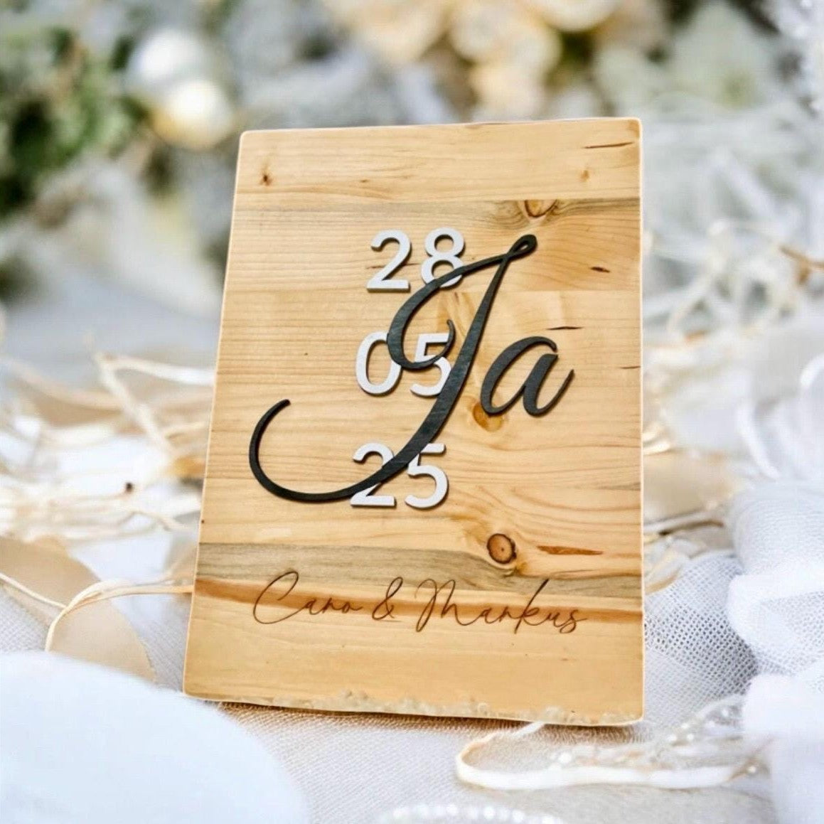 Personalisierte Holzbild mit Namen, Datum und 3D-Buchstaben – Das besondere Hochzeitsgeschenk Schild Das Glückswerk