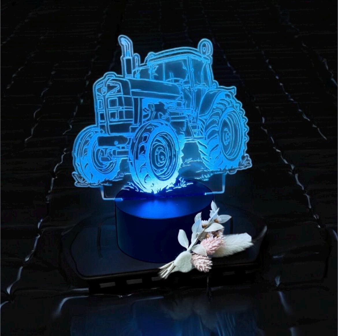 Nachttischlampe mit buntem LED Licht in Trecker Form, personalisieren möglich Nachtlicht Das Glückswerk