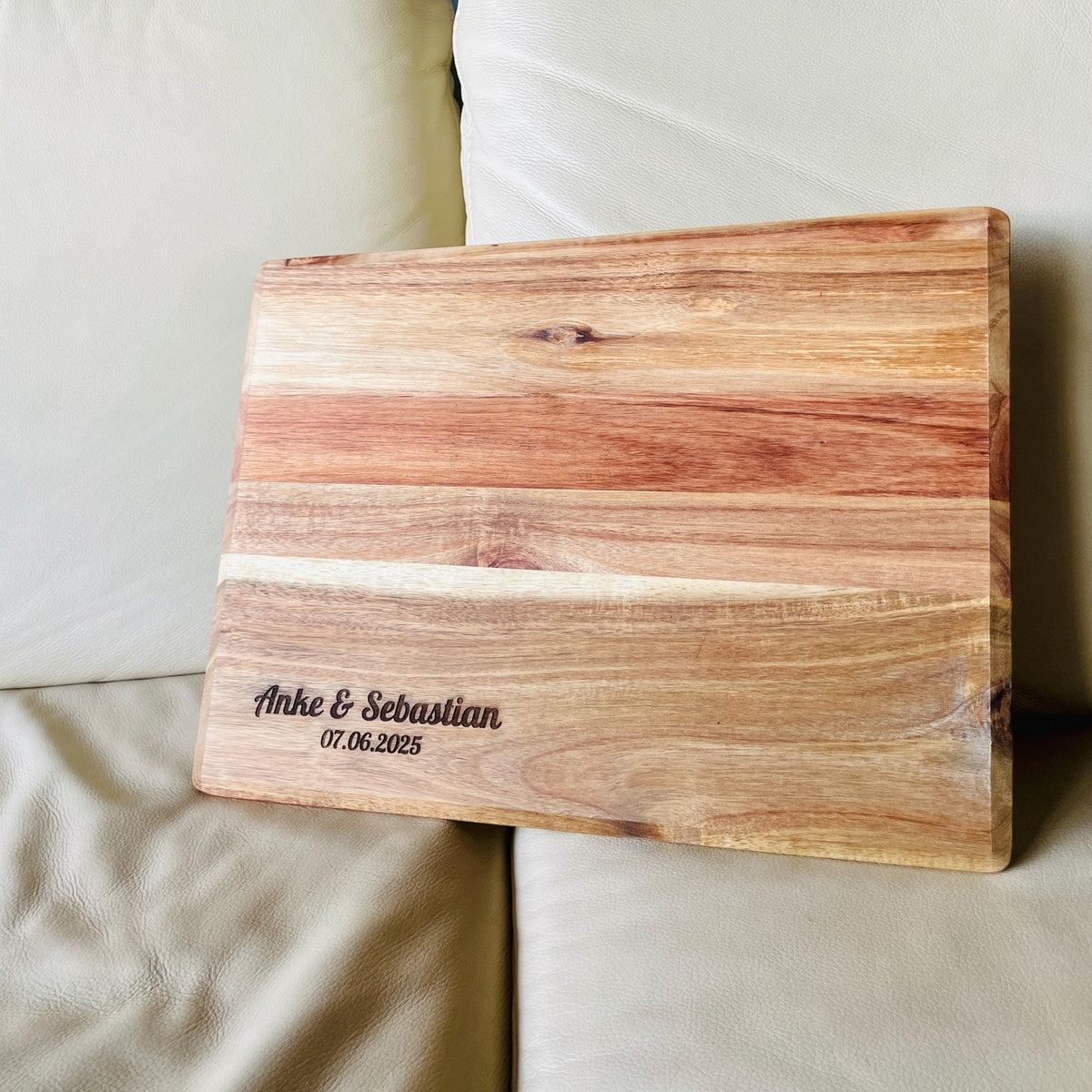 Personalisierte Holzplatte mit Namen und Datum – Das perfekte Hochzeitsgeschenk für das Brautpaar Brettchen Das Glückswerk