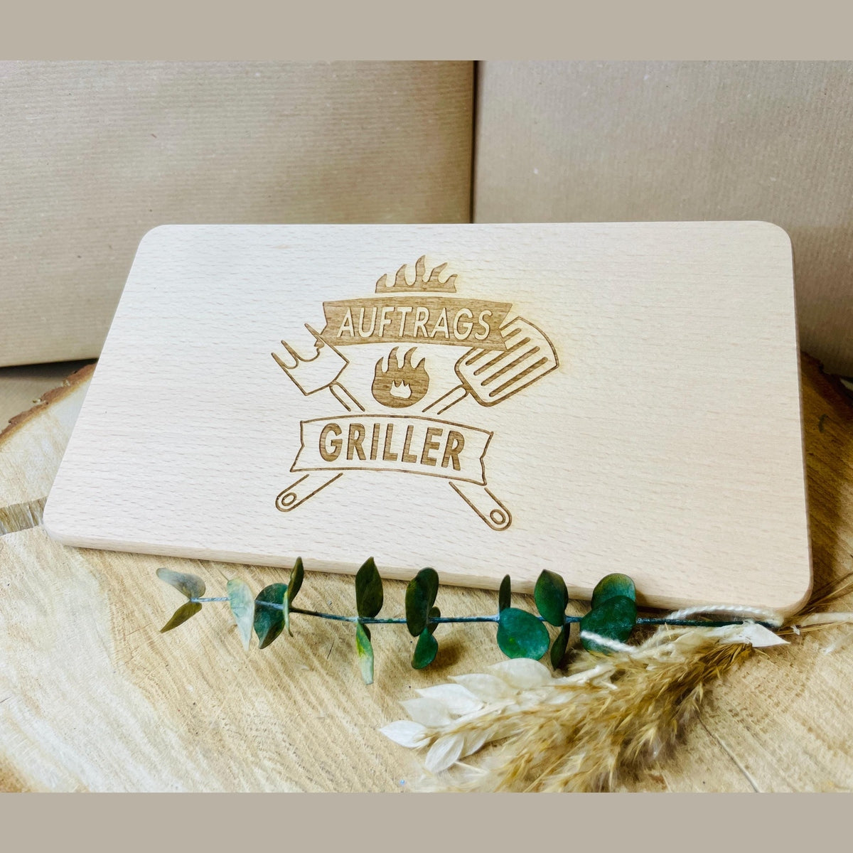 Kleines graviertes Brettchen für den Auftragsgriller – Perfektes Geschenk für Papa, Freunde und Grillliebhaber Brettchen Das Glückswerk