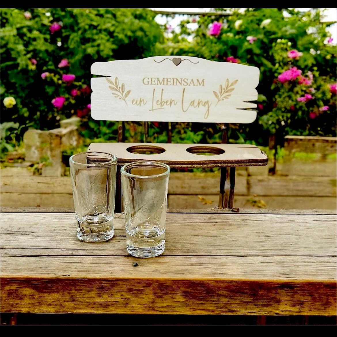 Holzbank mit 2 Schnapsgläsern und Personalisierter Gravur GEMEINSAM ein Leben lang als Hochzeitsgeschenk paargeschenk Schnapsbank Das Glückswerk