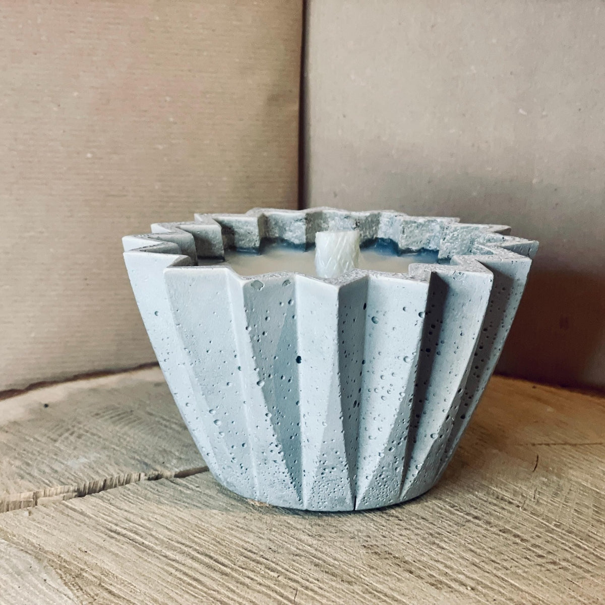 Betonkerze - edele Kerze in Blütenform als Outdoor-Kerze oder Indoor Kerze mit Dauerdocht Betonkerze Das Glückswerk