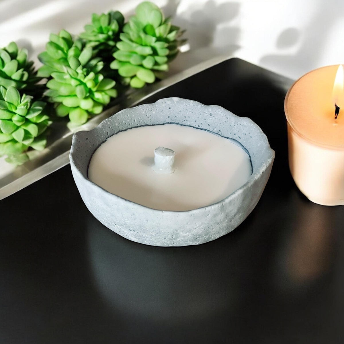 Rustikale Betonkerze – Perfekt zum Verschenken & für den Outdoor-Bereich | Kerze, 13 cm breit Betonkerze Das Glückswerk
