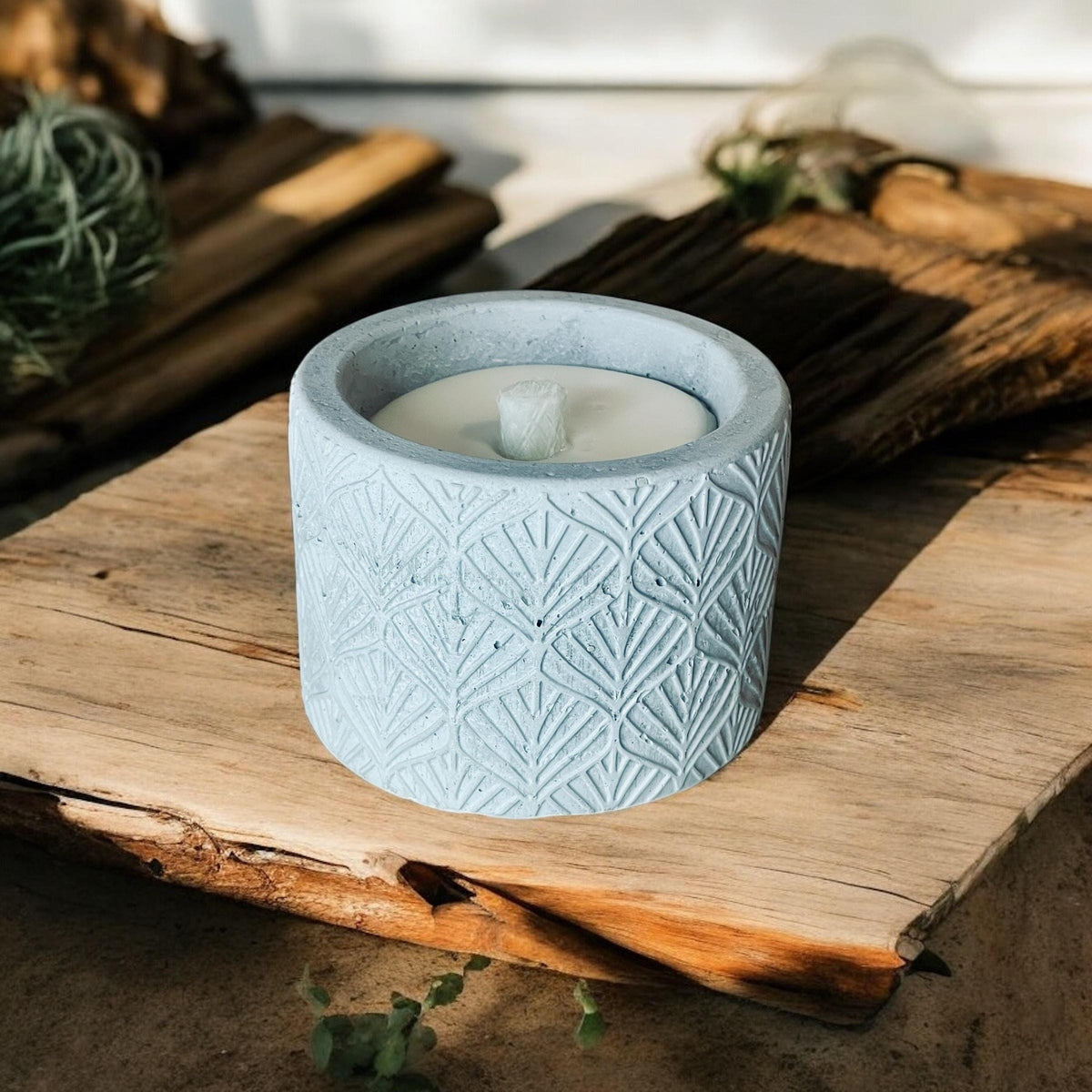 Mini Betonkerze mit Blattmuster – Rustikale Kerze zum Verschenken | Outdoor-Kerze, 10 cm breit, 7 cm hoch Betonkerze Das Glückswerk