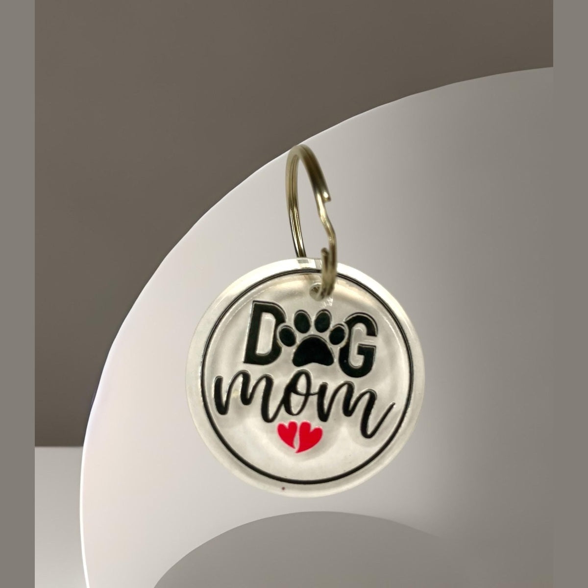 Schlüsselanhänger "Dog Mom" aus klarem Acryl – Perfekt für alle Hundemamas Schlüsselanhänger Das Glückswerk