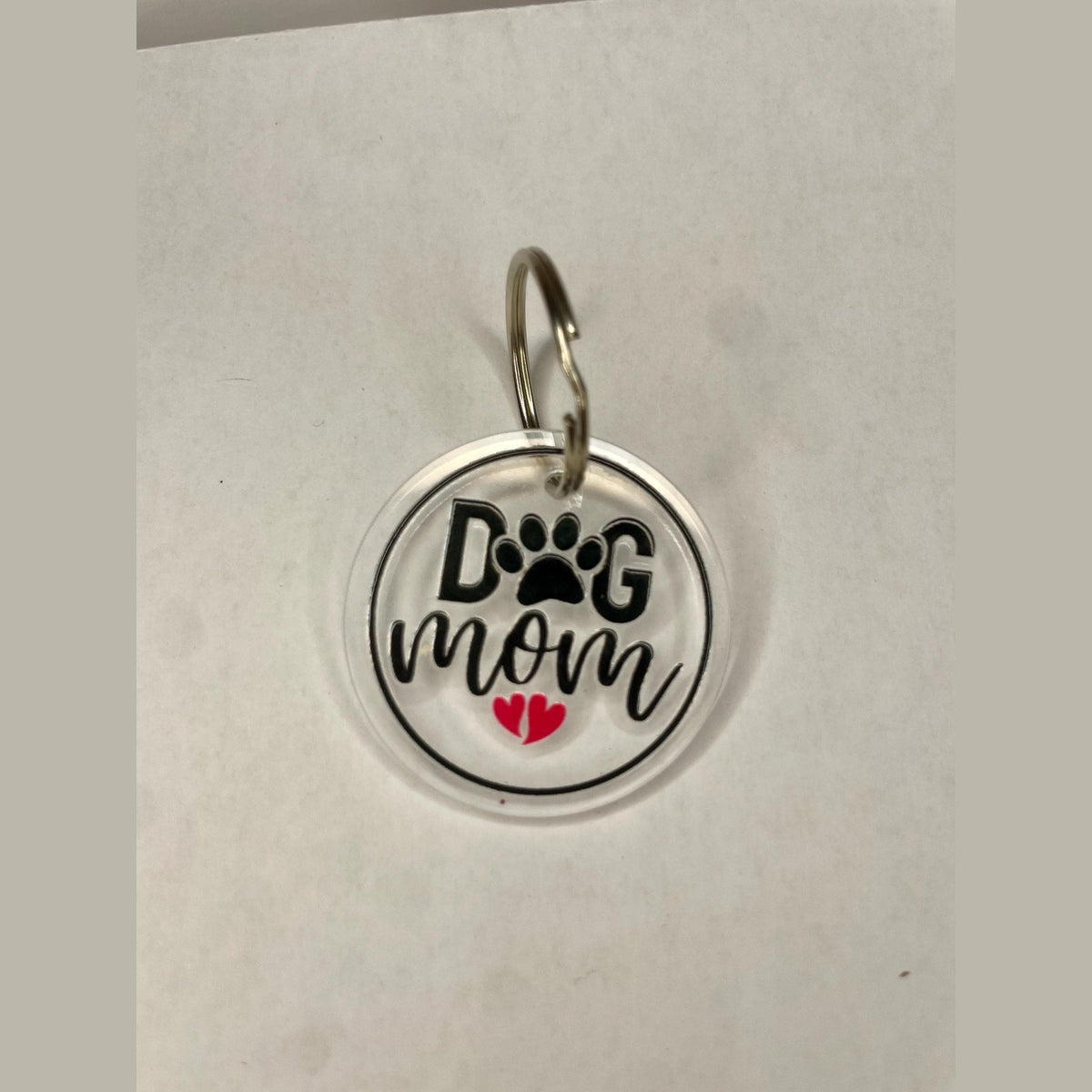 Schlüsselanhänger "Dog Mom" aus klarem Acryl – Perfekt für alle Hundemamas Schlüsselanhänger Das Glückswerk