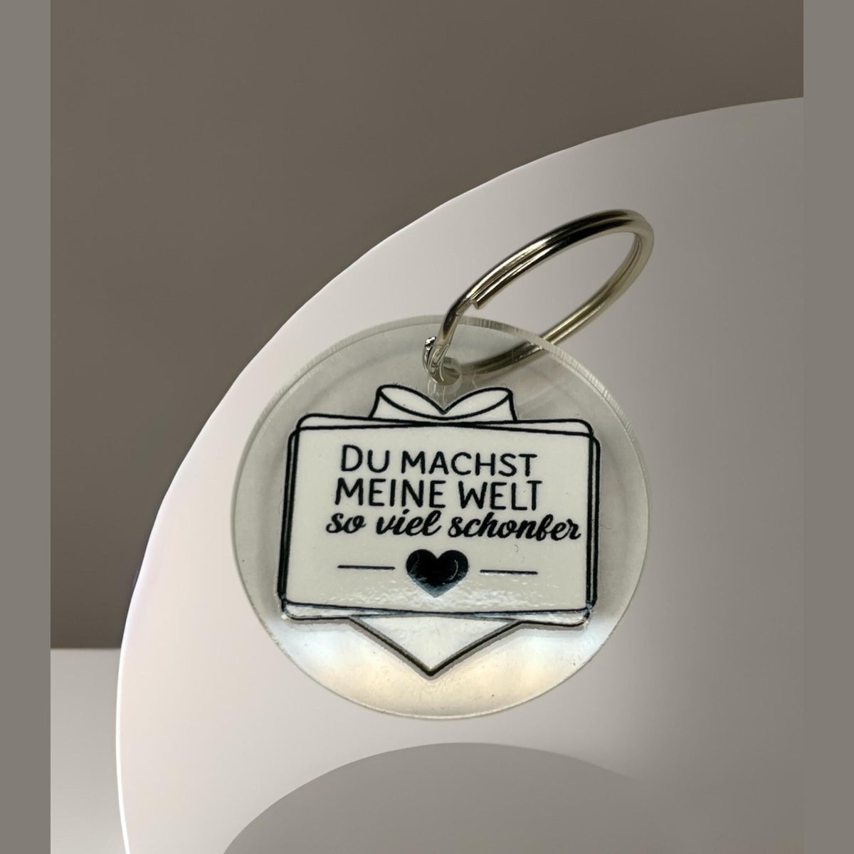 Schlüsselanhänger "Du machst meine Welt so viel schöner" – Liebevolles Geschenk aus klarem Acryl Schlüsselanhänger Das Glückswerk